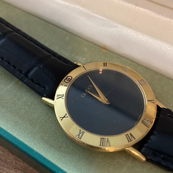 Gucci watch leather strap gold Roman numeral EUC - Picture 3 of 13